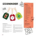 "GESCHENKANHÄNGER", "ICH HÄNG' SO AN DIR!", Materialliste, Größen und Maschenprobe. Drei bunte, gehäkelte Anhänger.
