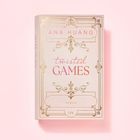 Text: "ANA HUANG", "twisted GAMES", "ROMAN", "LYX". Weißes Buch mit goldenen Verzierungen auf rosa Hintergrund.