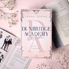 "Dunbridge Academy Wherever" von Sarah Sprinz, Roman. In der Mitte ein Buch, umgeben von Blumen und weiteren Büchern.