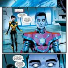 Eine Weltraumszene mit einem Raumschiff. Zwei Personen in futuristischen Anzügen in einem Raum. 