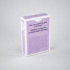 Lila Schachtel mit Text: "Oma, was würdest du gerne noch lernen? Enkelkind, wie feierst du am liebsten deinen Geburtstag?"