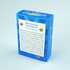 „Welche Schuhe tragen Hühner? Ree Bok Bok Boks.“ Eine blaue Schachtel mit „Nicht Lachen Challenge“-Branding.