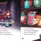 Texte: 

Links: Sie saust in die Küche...  
Rechts: Hinter den Gläsern...

Illustration: Ein Mädchen rennt, während ein Fledermaus folgt. Bunte Gläser, Spinnweben und eine Kerze erleuchten ihren Blick.