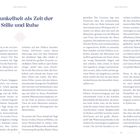 Titel: "Die Dunkelheit als Zeit der Stille und Ruhe". Zwei Spalten Text mit einem dekorativen Element in der Mitte.