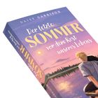 "Daisy Garrison. Der letzte Sommer vor dem Rest unseres Lebens." Eine Illustration eines Sonnenuntergangs am See.