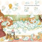 Ein warmes Bad, das tut noch gut. Na klar, mit Bart und Seifenhut! Lautes Lachen hört man klingen. Zwei Mäuse im Schaumbad.