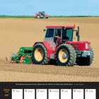 Bei der Winterweizenaussaat: Schlüter Super Trac 1600 TVL. Zwei rote Traktoren auf einem Feld. Kalender für Februar 2027.