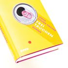 „Anna Rosina Fischer: Frei Tauchen. Roman.” Gelber Umschlag mit Getränke-Dosenverschluss.