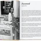 Titel "Foreword" von Laudomia Pucci, Text über italienische Traditionen in der Mode. Links Frau mit Schals an einem Tisch.