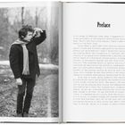 Text: "Preface... It all began in February 1964, when I happened to see..."

Schwarz-Weiß-Foto: Person im Freien mit Kamera vor dem Gesicht.