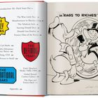 Linke Seite: Kapitelübersicht mit gelber, roter und blauer Grafik. Rechte Seite: Donald Duck vor einem Spiegel in einem Frack.