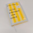 Buchcover: "In 25 Lektionen zum Glück" von Peter Finger, mit gelben Streifen und dem Verlag "Dumont".