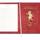 "Notizen" und "GRYFFINDOR DETERMINATION" in einem roten Notizbuch mit goldenem Löwenemblem und dekorativem Muster.