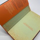 „Ich will kein gutes Ende, sondern einen neuen Anfang.“ Orangefarbener Hintergrund mit grafischem Muster.