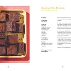 Maximum Rizz Brownies: Rezepttext links und Brownies in Stücke geschnitten auf einem Backblech rechts.