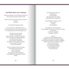 Der Titel lautet "Ein Blick hinter den Vorhang". Es handelt sich um einen zweisprachigen Text auf zwei Buchseiten mit Seitenzahlen 82 und 83.