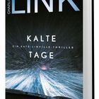 Buchtitel "Kalte Tage" auf verschneiter Autofensterszene, darunter der Name "Charlotte Link".