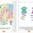 Seite 56: "Das kleine Monster will zu seiner Höhle. Welcher Weg führt es dorthin?" Seite 57: "Emil und Emilia sollten genau gleich viele Stifte haben. Wie viele Stifte muss Emilia an Emil abgeben, damit das klappt? Kreise ein." Links ein Labyrinth, rechts zwei bunte Monster mit Stiften.