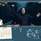 Kalender: Juni 2027, Dienstag 1. Bild eines Mannes in einem Garten, umgeben von magischen Illustrationen.