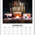 „DECEMBER 2027, notable dates: 25-31.“, dazu Feuerwerk über Konzertbühne, größere Menschenmenge, „oasis“-Logo.