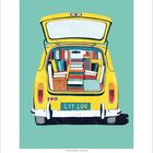 Kennzeichen: "L1T LUV". Illustration eines gelben Autos mit offenem Kofferraum voller Bücher.