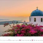 Kalenderseite für Februar 2023. Kirche mit blauer Kuppel, rosa Blumen im Vordergrund, Blick aufs Meer bei Sonnenuntergang.