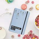 "Mein Schulplaner 2026/27" steht auf einem blauen Heft mit Glühbirnen-Illustration. Ringsum bunte Frühstücksflocken.