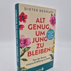 Buchtitel: "Alt genug, um jung zu bleiben". Autor: Dieter Bednarz. Blumenillustrationen auf dem Cover.