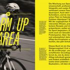 "WARM UP AREA" in Gelb über einem Radfahrer. Rechts Text über Sporternährung, Trainingstipps und Rezeptideen. 