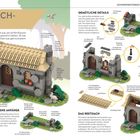 Reetdachhaus, gemütliche Details, bescheidene Anfänge: ein uriges Landhaus mit Dach aus getrocknetem Stroh und grauen Wänden.