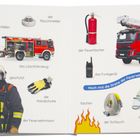 Tatütata! Die Feuerwehr kommt bei Unfällen oder um Feuer zu löschen. Objekte: Blaulicht, Löschfahrzeug, Drehleiterfahrzeug.