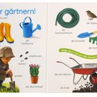 "Komm, wir gärtnern!" Illustrationen von Gartenutensilien und einem Kind mit Schaufel neben einem Blumentopf mit Tulpen.