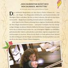 MAGIE

„Der Zauberstab sucht sich den Zauberer, Mr Potter.“  
Zitat von Mr Ollivander, "Harry Potter und der Stein der Weisen"

Bild: Eine junge Frau zeigt mit einem Zauberstab. Dekorative Ranken umranden den Text.