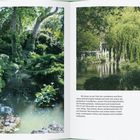 Links die Zahl 132. Rechts Text über die Beliebtheit eines Parks. Zwei Fotos zeigen üppige Gartenlandschaften mit Teichen.