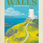 "Wales Tŵr Mawr Lighthouse" steht oben. Illustration eines grünen Hügels mit weißem Leuchtturm am Meer. Unten Kalenderzahlen.