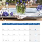 Kalender: Montag bis Sonntag. Februar 2027. Valentinstag ist am 14. Ein bunter Blumenstrauß in einem Glasgefäß.