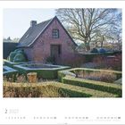 2 2027. Hortoparketten in den Niederlanden. Kleines Backsteinhaus, umgeben von geschnittenen Hecken, frostig.