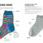 "AUFBAU EINER SOCKE. KÄPPCHENFERSE & ZWICKEL. NACHTRÄGLICHE FERSE IN VERKÜRZTEN REIHEN" Zwei Socken mit Text-Anleitungen.