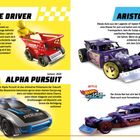Text oben links: "Gebaut: 2017 Aisle Driver."

Text unten links: "Gebaut: 2020 Alpha Pursuit."

Text oben rechts: "Gebaut: 2017 Aristo Rat."

Text unten rechts: "Der Aristo Rat hat sich bei Hot Wheels Let's Race auch zum Fernsehstar gemausert."

Illustrationen von fantasievollen Fahrzeugen.