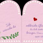 „Ich wünsche dir zahlreiche Glücksmomente, die dich zum Lächeln bringen. Denn dein Lächeln ist sooo schön.“ Eine rosa Herzkarten-Illustration mit Blume und Herzen.