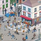 „Le Tournesol“, „Restaurant Le Tournesol“ steht auf einem Gebäude. Menschen auf einem belebten Platz, Tische, Bäume.