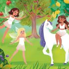 Eine Illustration mit Feen, die um einen Einhorn und Obstbäume mit Äpfeln, Kirschen und Zitronen spielen.