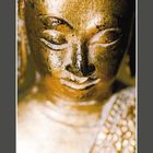 Februar 2027, Zitat von Buddha: "Glück wird niemals weniger, wenn man es teilt." Goldene Buddha-Figur, Kalenderansicht.