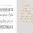 Rechts: "Zwischen Intensivstation und Alltag entsteht eine leise Form von Stärke. Eine, die nicht heilt, aber trägt." Links: Fließtext.