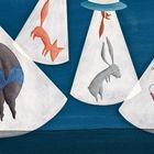 "Vielleicht löst der Knopf eine Alien-Invasion aus?" UFO-Strahlen heben Tiere an: einen Bären, einen Fuchs, ein Kaninchen, einen Vogel.