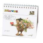 JANUAR, „Das soll hier abgegeben werden.“ Illustration: Ein Bär mit einem großen Blumenstrauß und einem Herz in der Pfote.