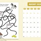 "August 2026" und "Hilf dem Pferd, den richtigen Weg zum Stall zu finden." Labyrinth, Pferd, Stall, Heuballen, Kalender.