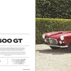 3500 GT. Bauzeit: 1957–1966. Motor: 6-Zylinder. Hubraum: 3485cc. Leistung: 220 PS. 0-100 km/h: 8,5 s. Spitzengeschw.: 235–245 km/h. Rechts ist ein roter Oldtimer vor einer Hecke.