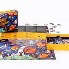 Text: "GREIF NACH DEN STERNEN!" Puzzlebox mit Weltraummotiven, bunte Illustrationen von Astronauten und Planeten, Puzzle-Teile.