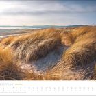 Kalenderseite Februar 2027, "Sylt Meine Insel". Sandige Dünenlandschaft mit Gras unter bewölktem Himmel.